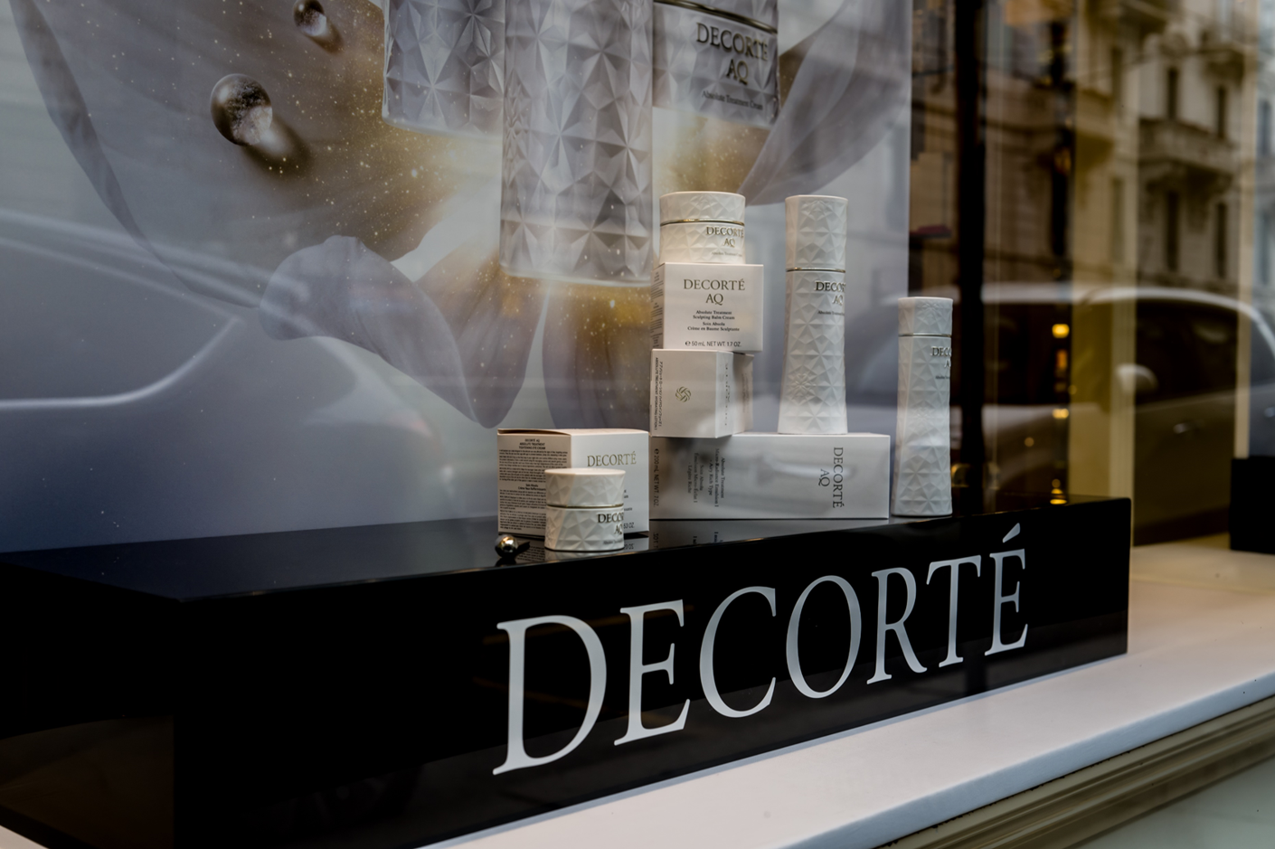 All Mazzolari windows are dressed Decorté from October 7th to 13th 2024